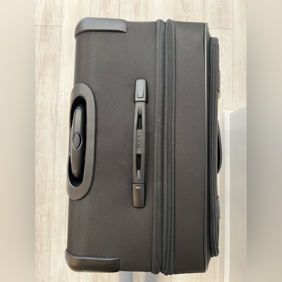 TUMI Merge Extended Trip Expandable 4 Wheel Packing Case - Picture 4 of 11